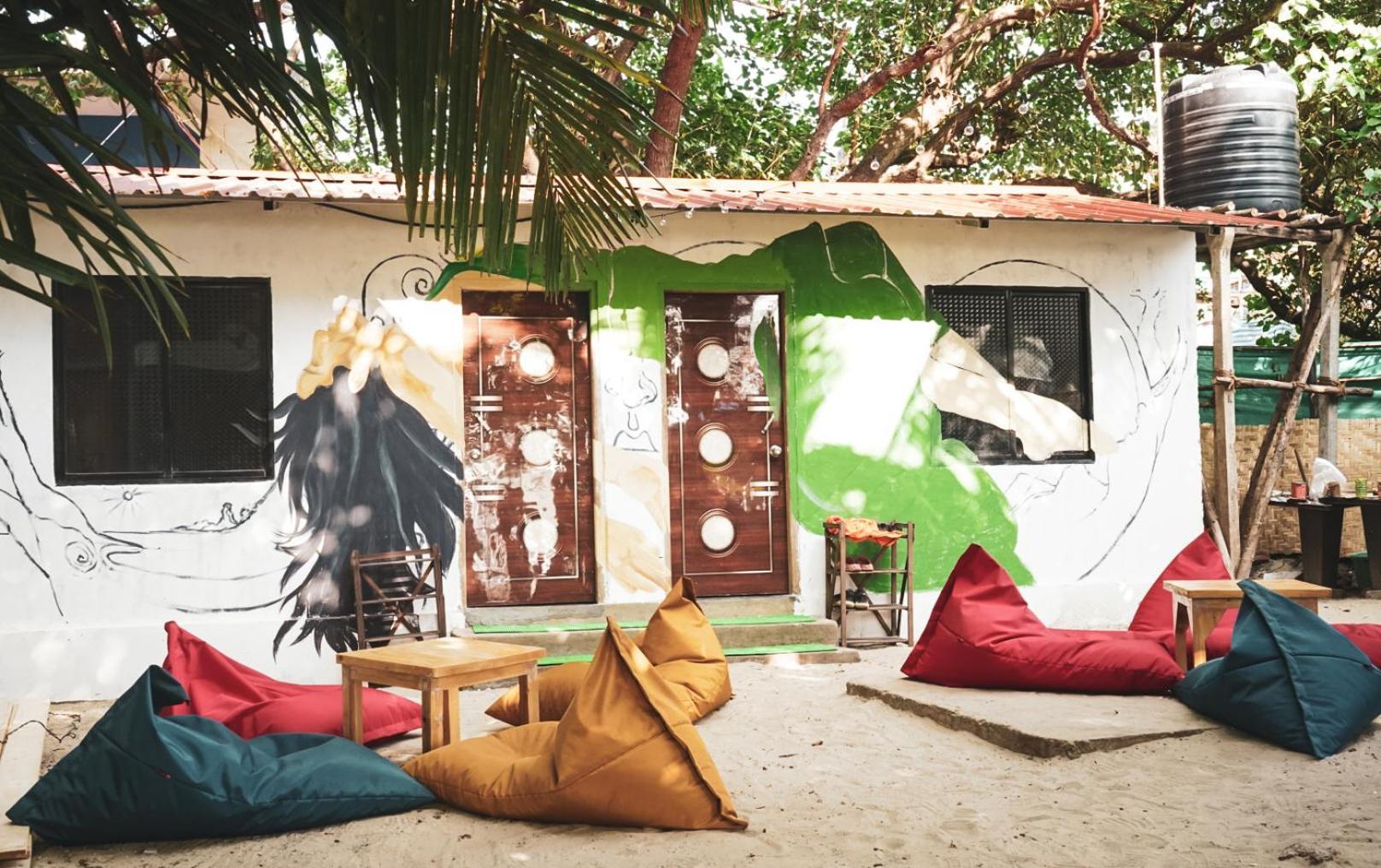 12 Monks - Beachside Hostel 阿姆波尔 外观 照片
