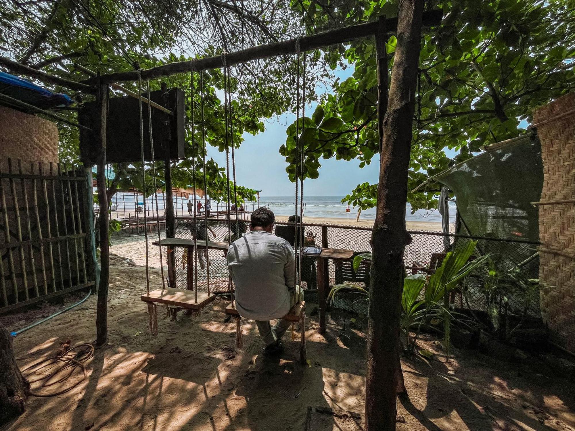 12 Monks - Beachside Hostel 阿姆波尔 外观 照片