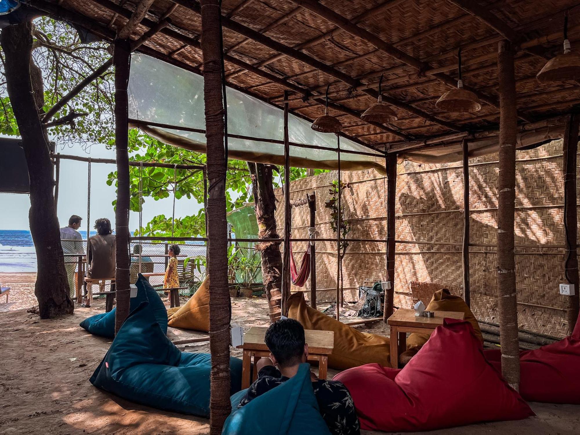 12 Monks - Beachside Hostel 阿姆波尔 外观 照片