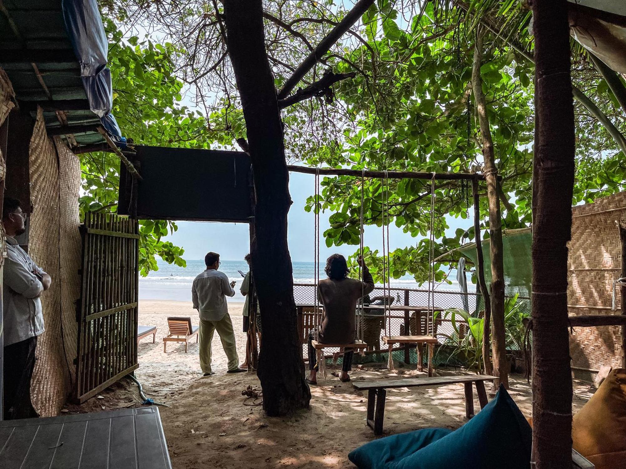 12 Monks - Beachside Hostel 阿姆波尔 外观 照片